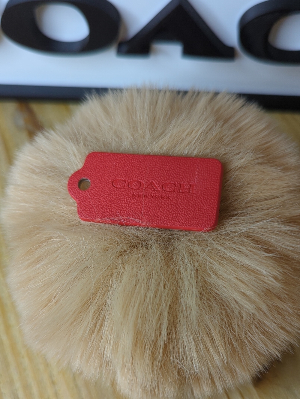 (0056) Coach Red Leather Hang Tag